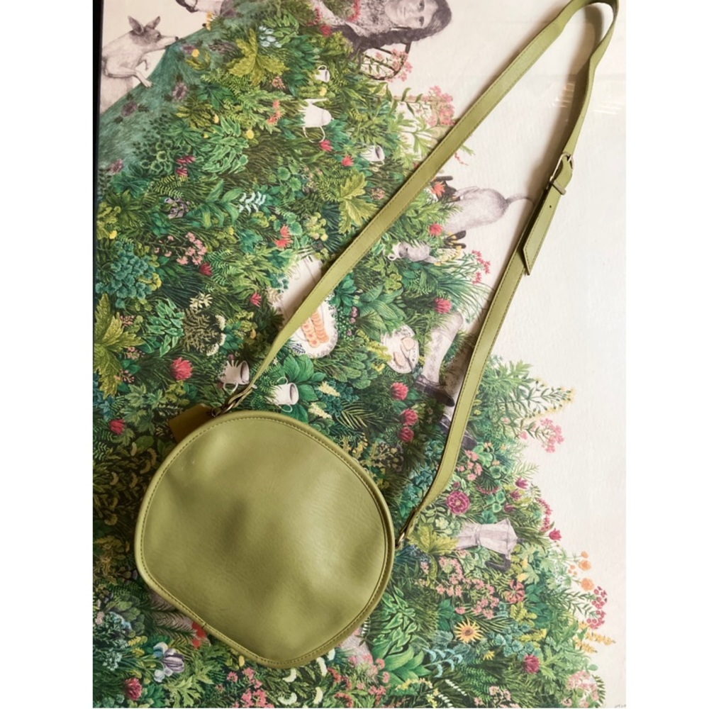 SOLD ✌🏼Beautifully vintage round purse